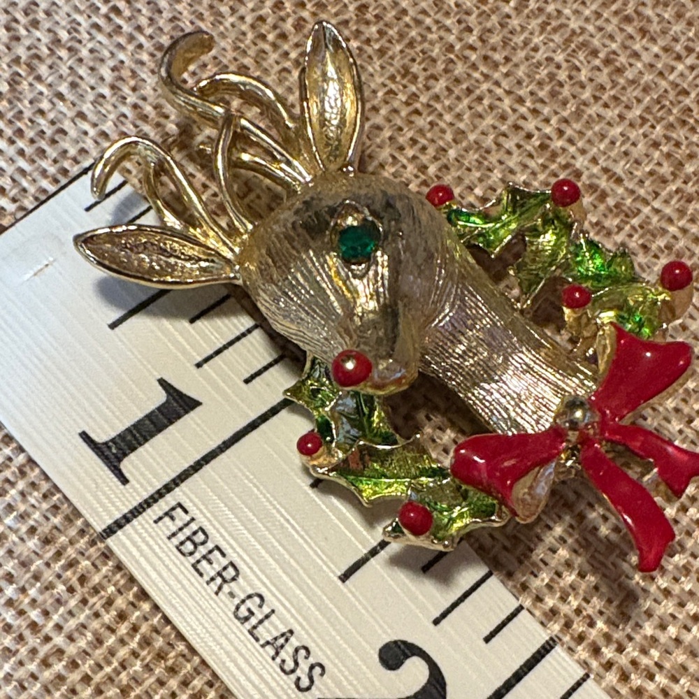 Gerry’s Vintage Gold Reindeer Brooch with Red and Green Accents - Picture 5 of 7